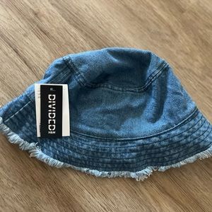 NWT Very cute denim bucket hat